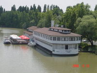 Click here for more images about Botel Lisa.