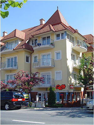 Arkad Apartments, H&eacute;v&iacute;z