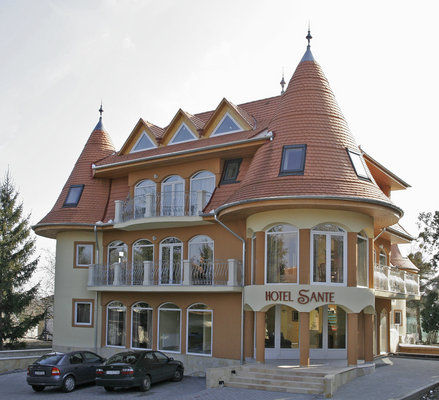Hotel Sante, H&eacute;v&iacute;z