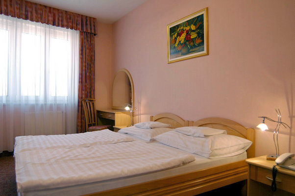 Hozam Hotel, Szolnok
