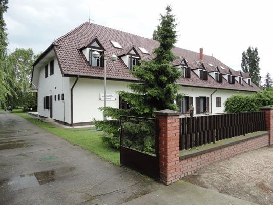 Vasutas &Uuml;d&uuml;lő, Zam&aacute;rdi