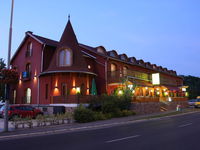 Click here for more images about Laroba Hotel.