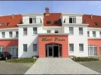 Click here for more images about Hotel Platán.