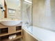 Standard- és superior apartszoba fürdőszoba